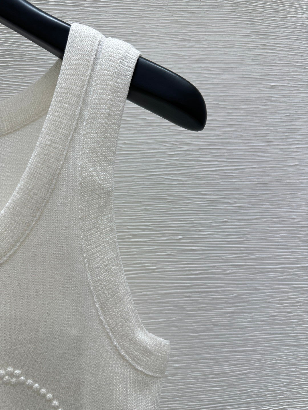Solid Color Crew Neck Letter Embossed Knit Vest