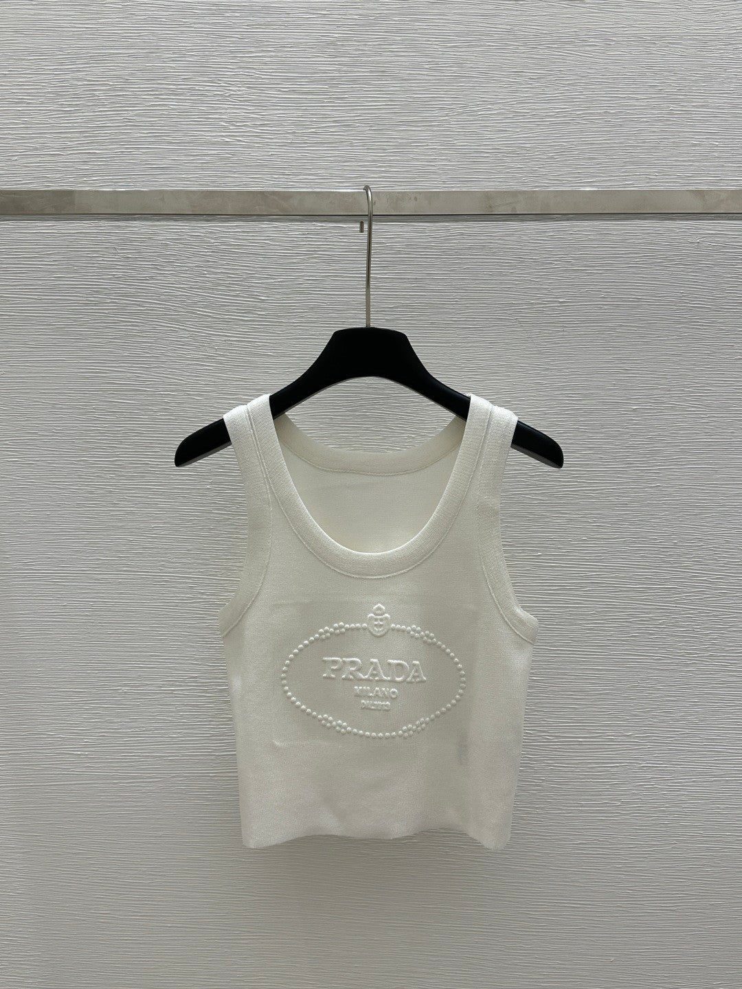 Solid Color Crew Neck Letter Embossed Knit Vest