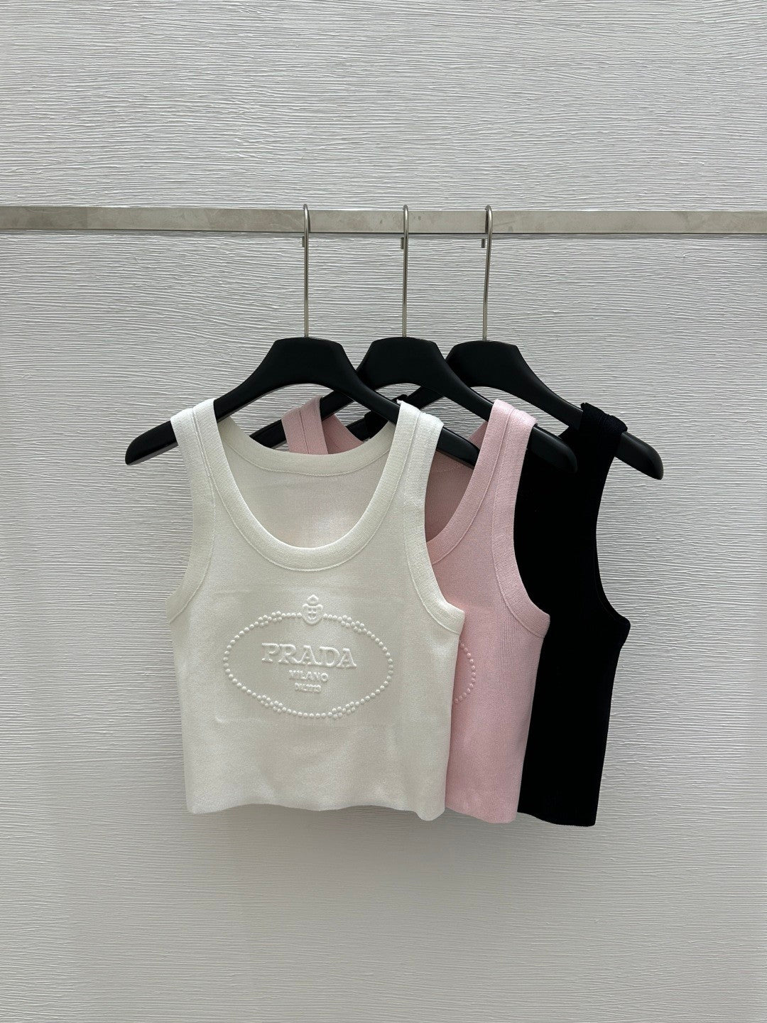 Solid Color Crew Neck Letter Embossed Knit Vest