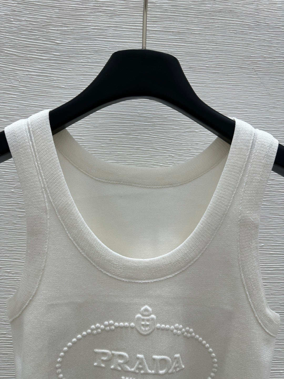 Solid Color Crew Neck Letter Embossed Knit Vest
