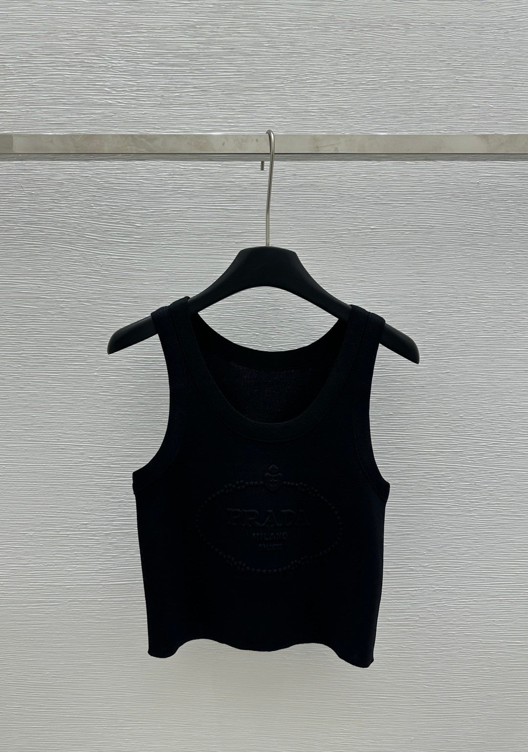 Solid Color Crew Neck Letter Embossed Knit Vest