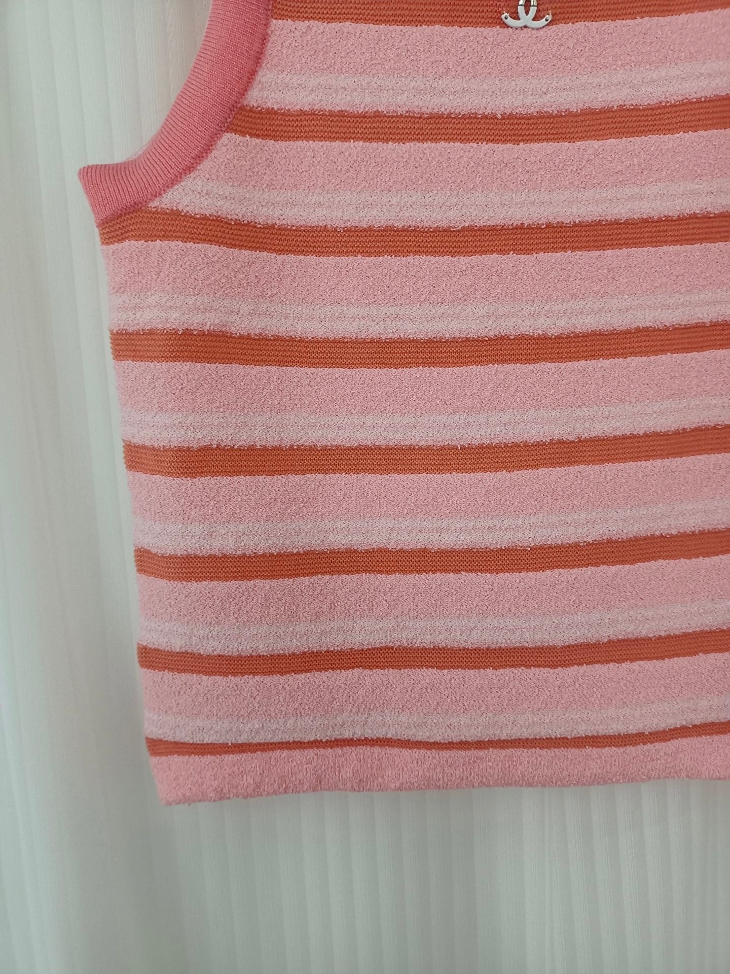 Front Gradient Metallic Letter Logo Stripe Knit Tank Top