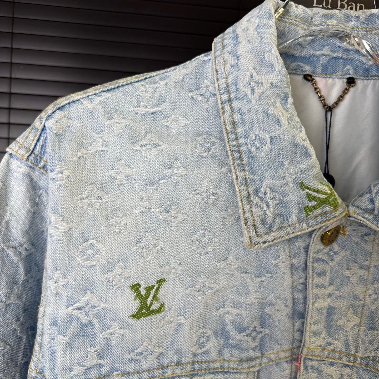 Small flower embroidery washed denim denim jacket
