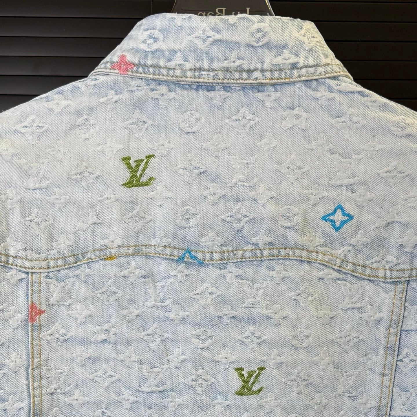 Small flower embroidery washed denim denim jacket